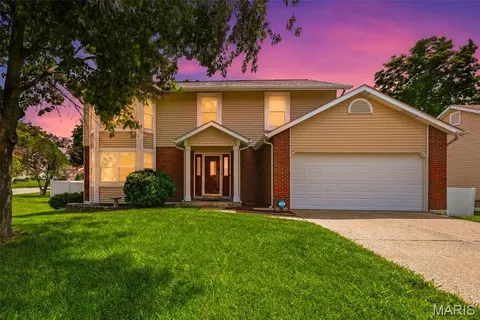 1296 Robertridge Dr, Saint Charles, MO 63304