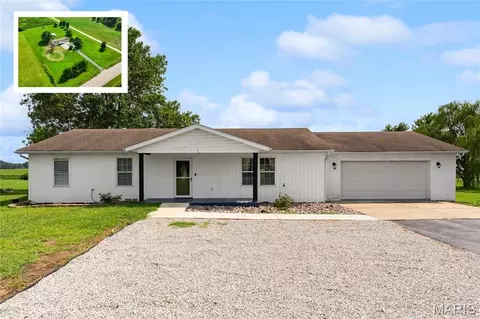 1151 W Apple St, Freeburg, IL 62243
