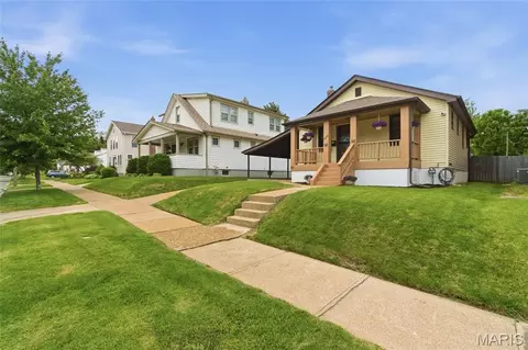 7078 Lindenwood Pl, Saint Louis, MO 63109