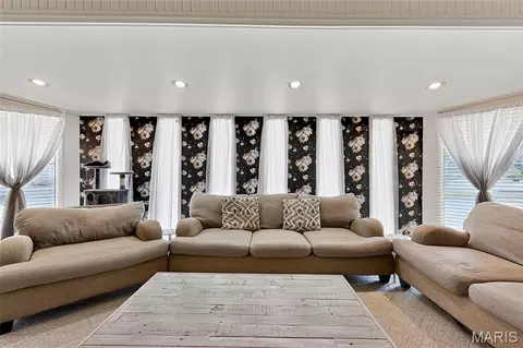 Living - 622 Idaho Dr, Arnold, MO 63010 photo 8 of 8