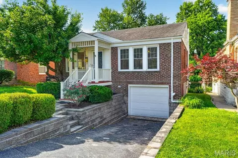 8738 Bridgeport Ave, Brentwood, MO 63144