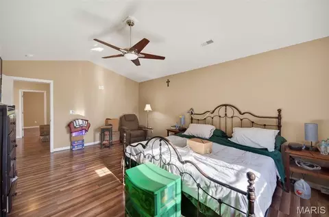 Bedroom - 12807 School Dr, Roby, MO 65557 photo 2 of 6