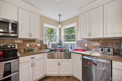 Kitchen - 12807 School Dr, Roby, MO 65557 photo 2 of 5