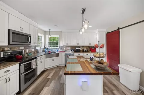 Kitchen - 12807 School Dr, Roby, MO 65557 photo 5 of 5