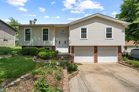 4203 Chisholm Trail Dr, Saint Charles, MO 63304