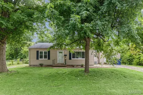 625 Royal Heights Rd, Belleville, IL 62226
