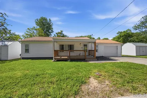 1316 Horine Rd, Festus, MO 63028