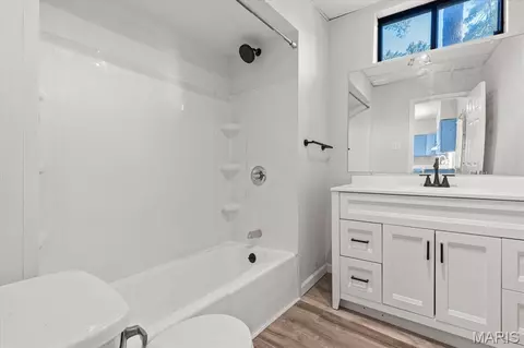 Bath - 4342 S Compton Ave, Saint Louis, MO 63111 photo 1 of 2