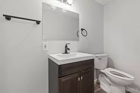 Bath - 4342 S Compton Ave, Saint Louis, MO 63111 photo 2 of 2