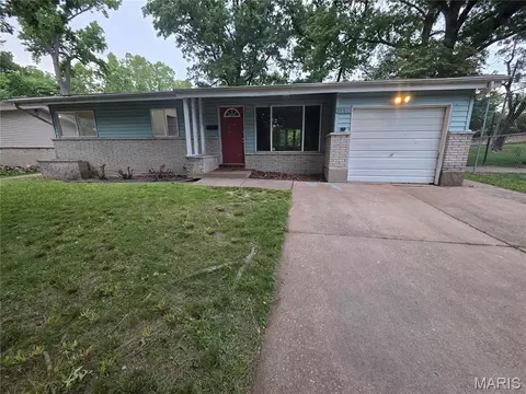 10822 Hallwood Dr, Saint Louis, MO 63136