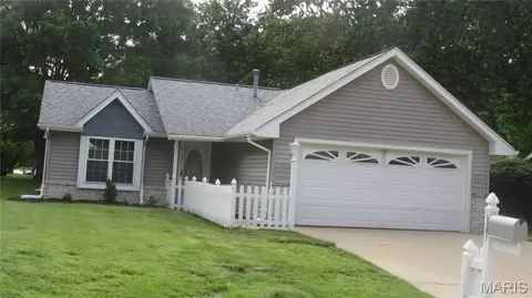 1107 Jacquelyn Ct, Maryville, IL 62062