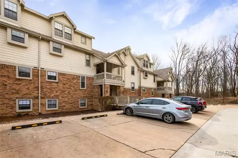 12975 Bryce Canyon Dr #F, Maryland Heights, MO 63043