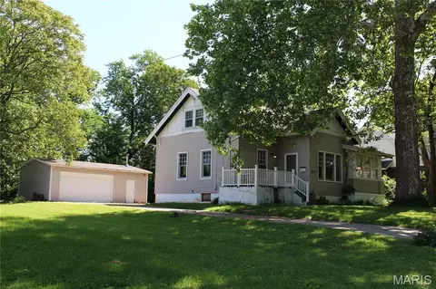 9119 Shelley Ave, Overland, MO 63114