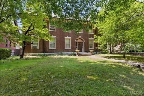 34 Waterman Pl, Saint Louis, MO 63112