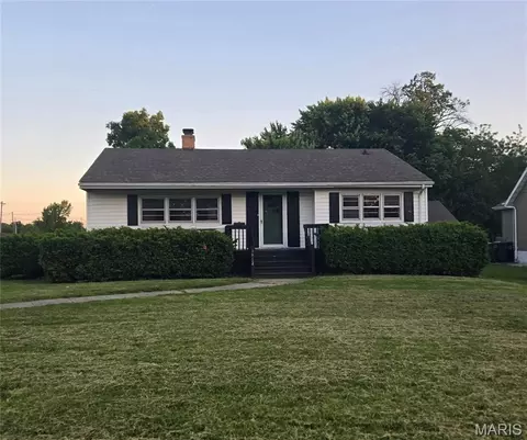5912 N Belt W, Belleville, IL 62223