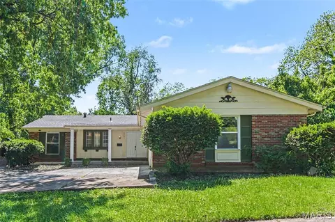 11433 Tobaggon Trl, Florissant, MO 63033