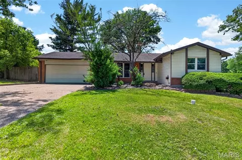 3297 Gwengreen Dr, Bridgeton, MO 63044