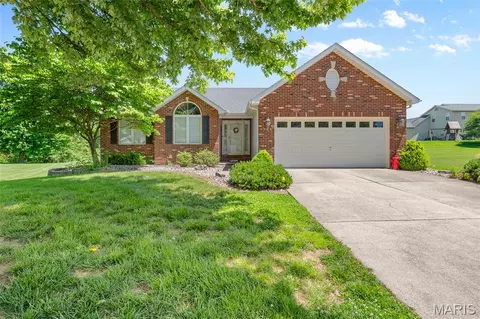 1566 Maplewood Ct, Edwardsville, IL 62025