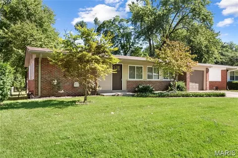 2715 Narraganset Dr, Florissant, MO 63033