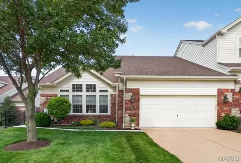 318 Solar Terrace Ct, Chesterfield, MO 63017