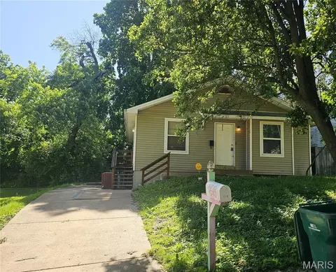 716 Bell Ave, Webster Groves, MO 63119