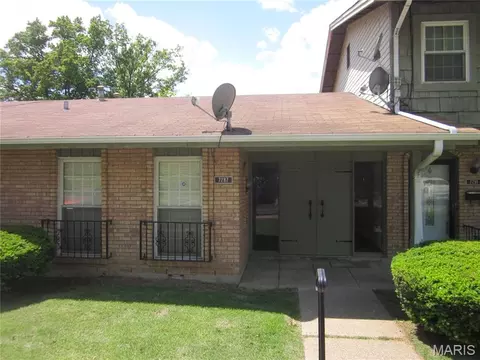 7287 N Hanley Rd #B, Hazelwood, MO 63042