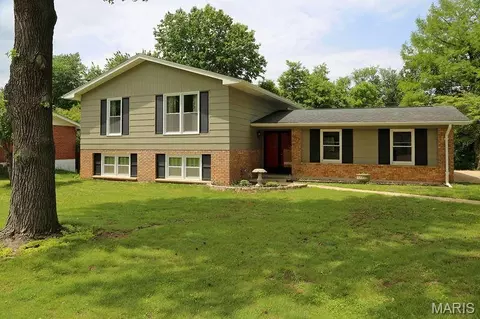 111 Green Acres Rd, Saint Louis, MO 63137