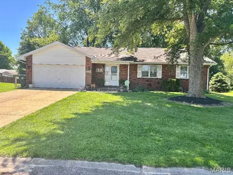 270 Eldondale Dr, Hecker, IL 62248