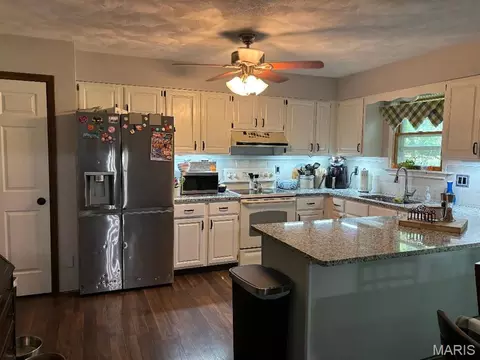 Kitchen - 270 Eldondale Dr, Hecker, IL 62248 photo 2 of 2