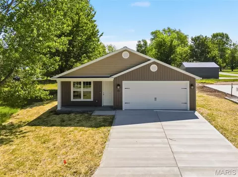 Exterior - 256 Walnut St, Hawk Point, MO 63349 photo 2 of 10
