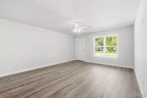 Living - 256 Walnut St, Hawk Point, MO 63349 photo 3 of 4
