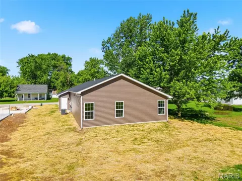 Exterior - 256 Walnut St, Hawk Point, MO 63349 photo 9 of 10