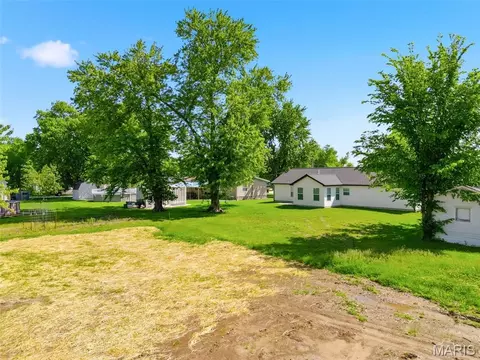 Exterior - 256 Walnut St, Hawk Point, MO 63349 photo 10 of 10