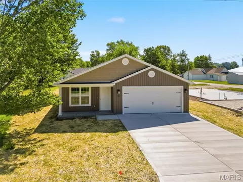 Exterior - 256 Walnut St, Hawk Point, MO 63349 photo 3 of 10