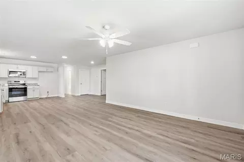 Living - 256 Walnut St, Hawk Point, MO 63349 photo 2 of 4