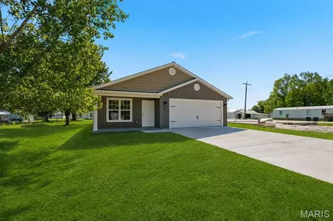 256 Walnut St, Hawk Point, MO 63349
