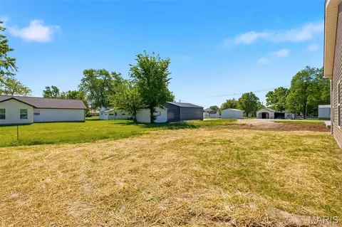 Exterior - 256 Walnut St, Hawk Point, MO 63349 photo 6 of 10