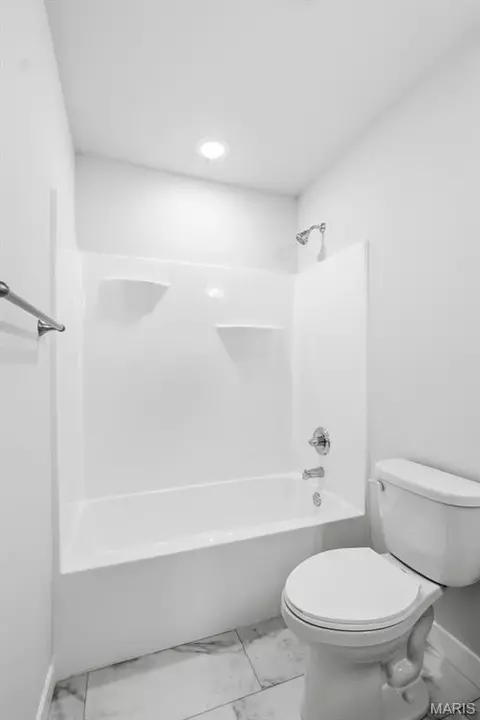Bath - 256 Walnut St, Hawk Point, MO 63349 photo 2 of 5