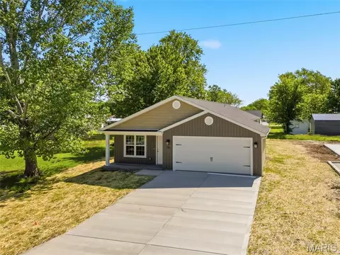 Exterior - 256 Walnut St, Hawk Point, MO 63349 photo 5 of 10