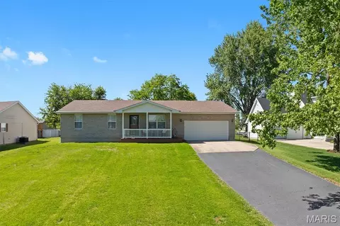 1231 Bahamas Dr, Edwardsville, IL 62025