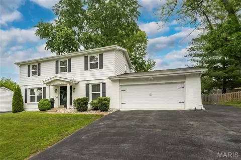 349 Nantucket Dr, Ballwin, MO 63011