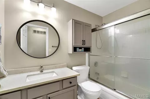 Bath - 1233 Powell Pl, Pacific, MO 63069 photo 4 of 4