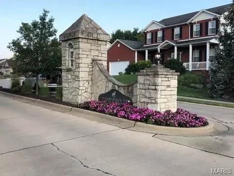6170 Stone Wolfe Dr, Glen Carbon, IL 62034