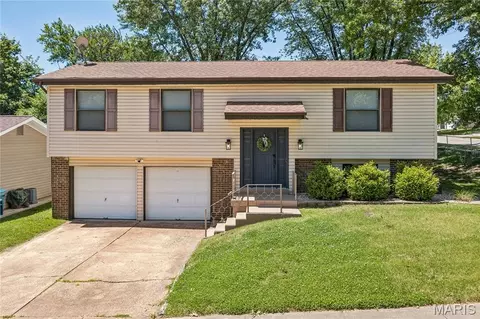 3161 Donnycave Ln, Maryland Heights, MO 63043