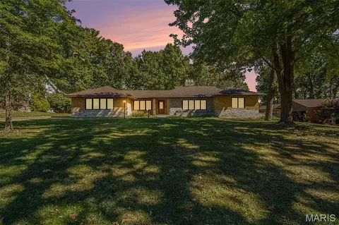 7369 Whitehaven Dr, Saint Louis, MO 63123