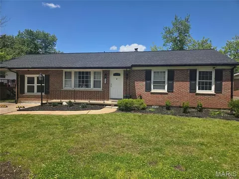 1831 Longford Dr, Saint Louis, MO 63136