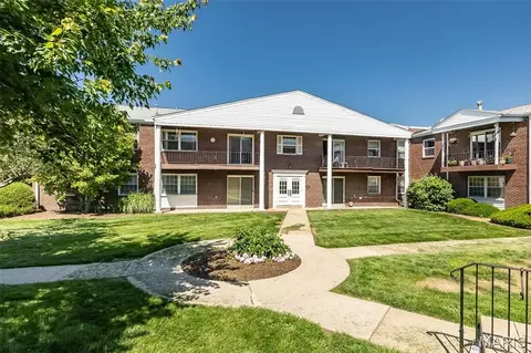 10315 Forest Brook Ln #A, Saint Louis, MO 63146