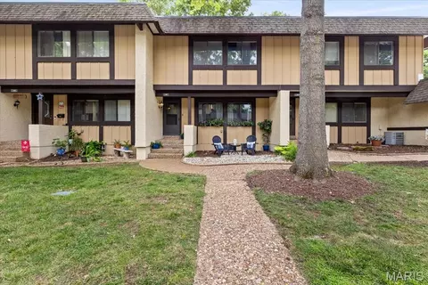 1387 Hampton Rd #C, Saint Charles, MO 63303
