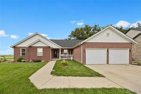 9507 Woodcrest Pl, Breese, IL 62230