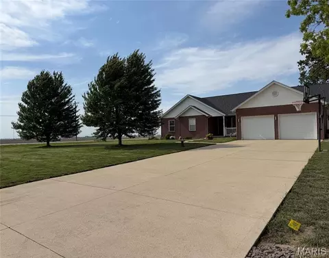 9507 Woodcrest Pl, Breese, IL 62230